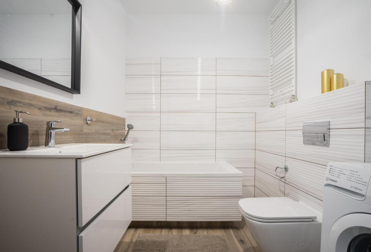 Bizapartments - Modern Flats With Parking وارسو المظهر الخارجي الصورة