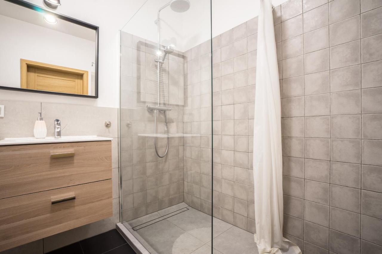 Bizapartments - Modern Flats With Parking وارسو المظهر الخارجي الصورة