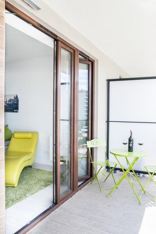 Bizapartments - Modern Flats With Parking وارسو الغرفة الصورة